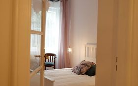 Singer Apartment Old Town